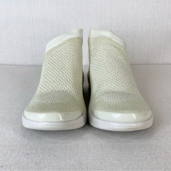 Bzees LIKE NEW Women's Romance Booties Hi-Top Cream/Gold Knit Sneaker - Size 10W - Picture 4 of 15